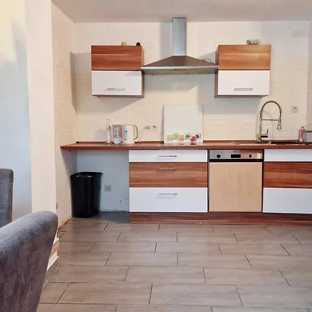Apartman Royal Grosszuegige 4 Zimmer-wohnung Mit Balkon *