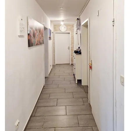 Apartment Royal Grosszuegige 4 Zimmer-wohnung Mit Balkon