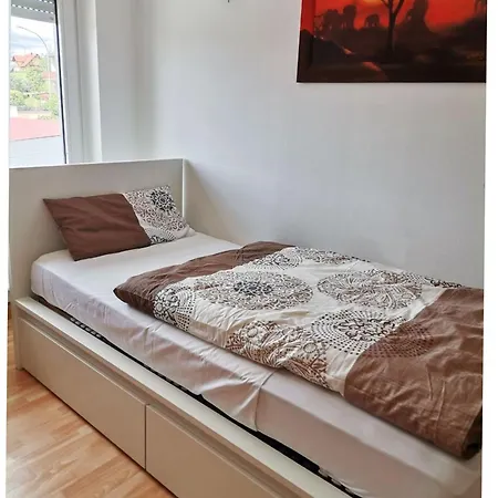 Apartment Royal Grosszuegige 4 Zimmer-wohnung Mit Balkon *