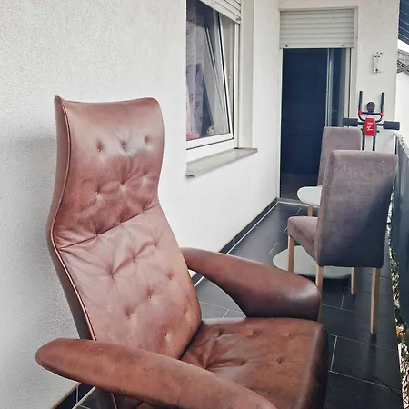 Apartment Royal Grosszuegige 4 Zimmer-wohnung Mit Balkon