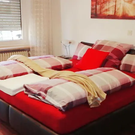Royal Grosszuegige 4 Zimmer-wohnung Mit Balkon *