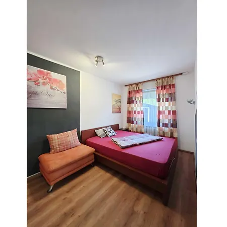 Apartment Royal Grosszuegige 4 Zimmer-wohnung Mit Balkon *