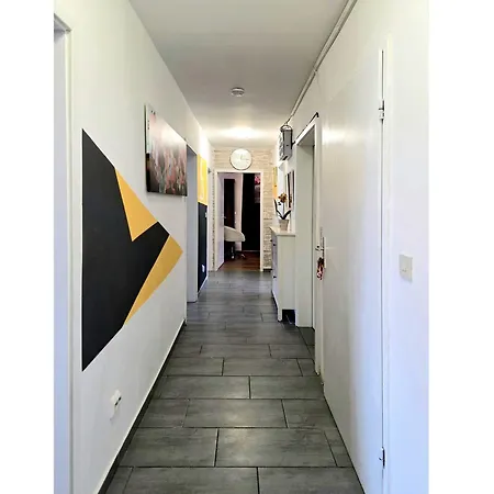 Royal Grosszuegige 4 Zimmer-wohnung Mit Balkon *